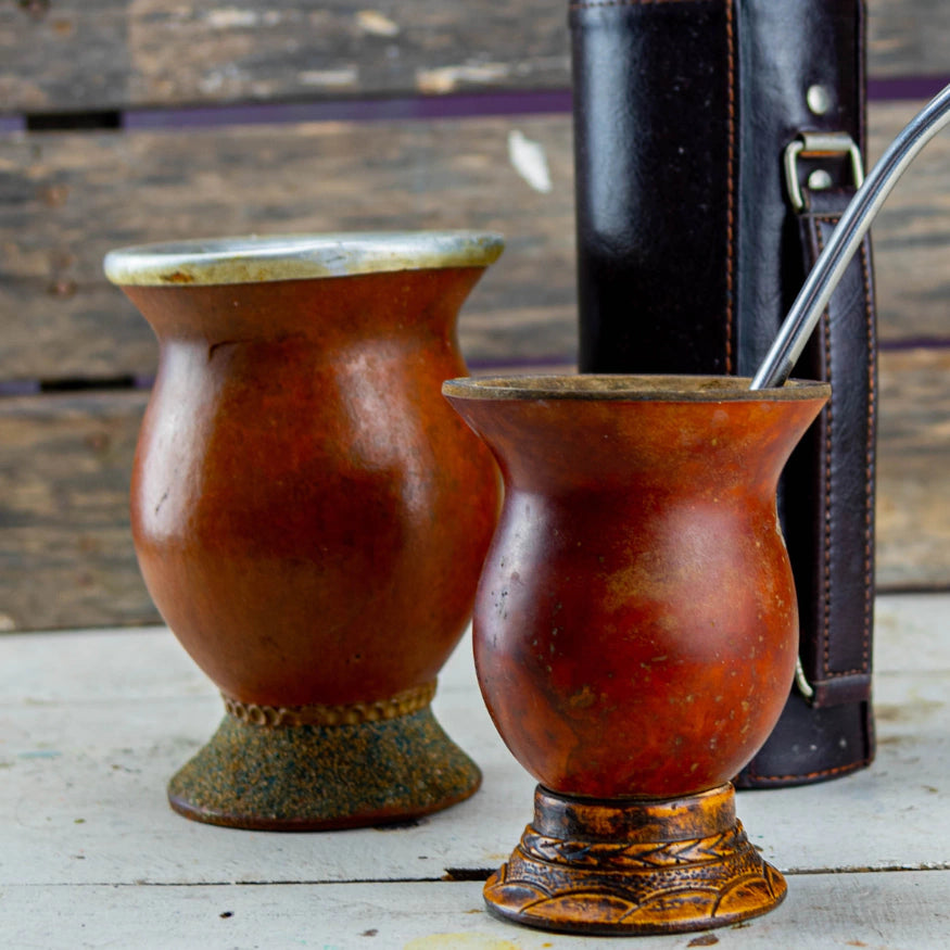 Cuia Média de Porongo com Pé de Resina para Chimarrão
